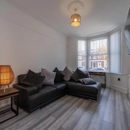 Stylish 3-bed Near Lfc & Efc Stadiums Hébergement de vacances Liverpool