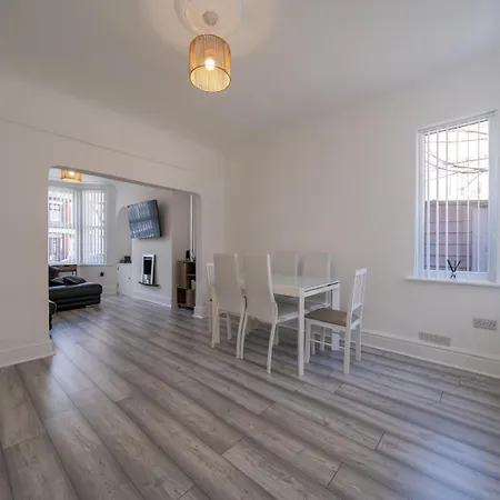 Stylish 3-bed Near Lfc & Efc Stadiums Liverpool