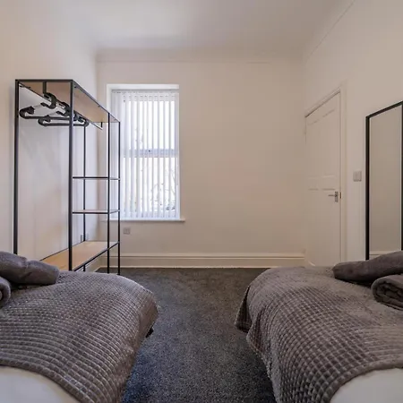 Stylish 3-bed Near Lfc & Efc Stadiums Hébergement de vacances