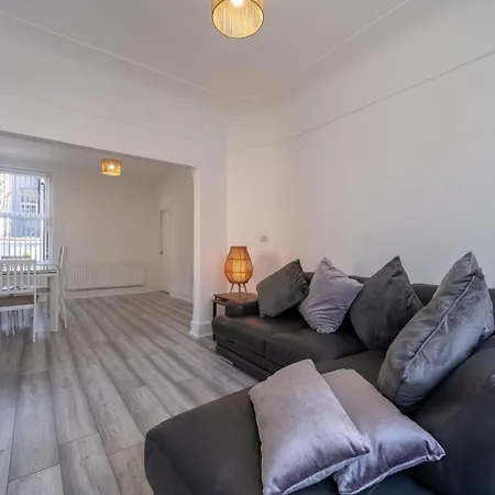 Hébergement de vacances Stylish 3-bed Near Lfc & Efc Stadiums *