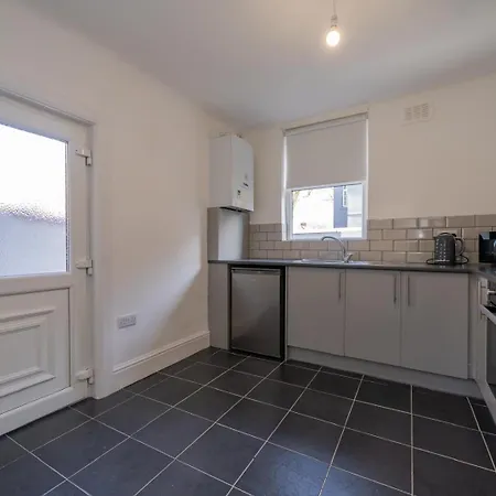 Stylish 3-bed Near Lfc & Efc Stadiums *