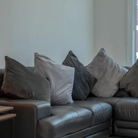 Stylish 3-bed Near Lfc & Efc Stadiums Holiday home