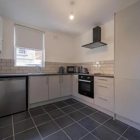 Stylish 3-bed Near Lfc & Efc Stadiums *
