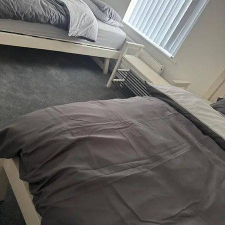 Knotty Ash - 3 Beds - Sleeps 6 - On-site Parking Liverpool