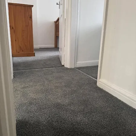 Knotty Ash - 3 Beds - Sleeps 6 - On-site Parking Holiday home
