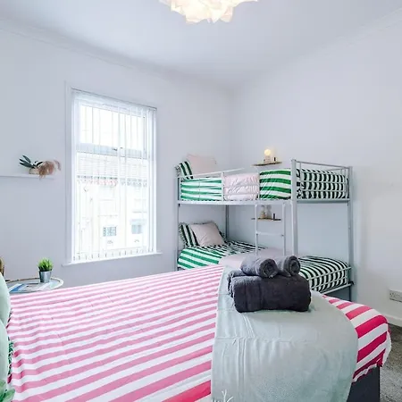 Hébergement de vacances Anfield Townhouse Sleeps 12 7min Walk To Stadium *