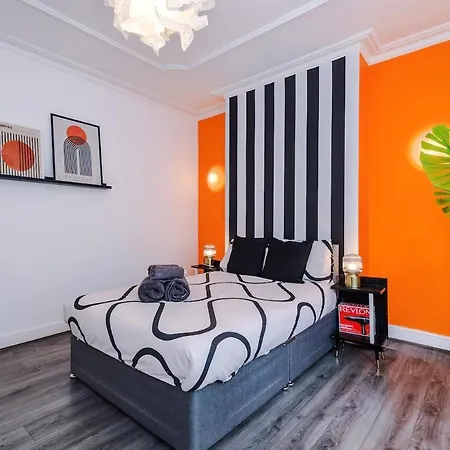 Anfield Townhouse Sleeps 12 7min Walk To Stadium Hébergement de vacances Liverpool