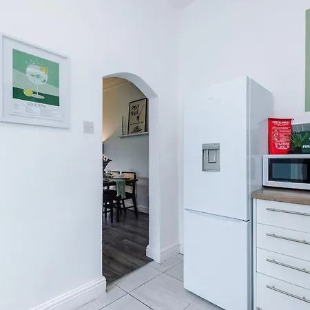 Anfield Townhouse Sleeps 12 7min Walk To Stadium Hébergement de vacances *