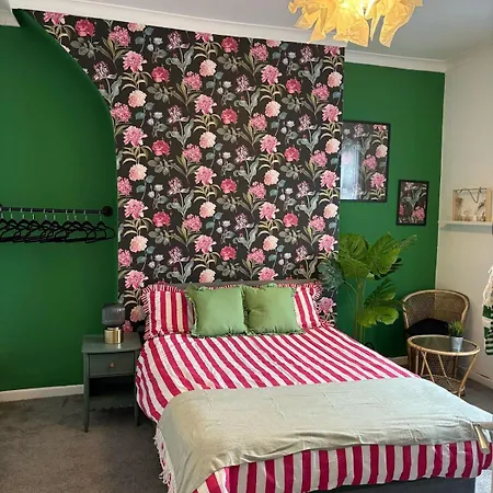 Hébergement de vacances Anfield Townhouse Sleeps 12 7min Walk To Stadium *