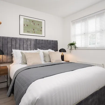 Freshly Renovated 4-bed 3 Floors Free Parking * Liverpool