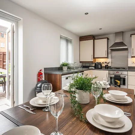 Freshly Renovated 4-bed 3 Floors Free Parking * Liverpool