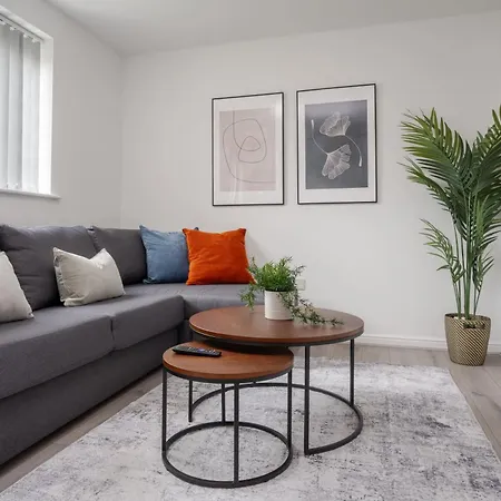Hébergement de vacances Freshly Renovated 4-bed 3 Floors Free Parking *