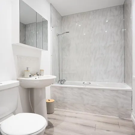Hébergement de vacances Freshly Renovated 4-bed 3 Floors Free Parking