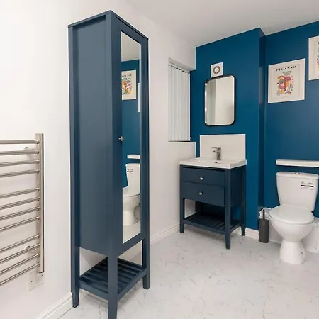 3 Bedroom Flat W Parking * Liverpool