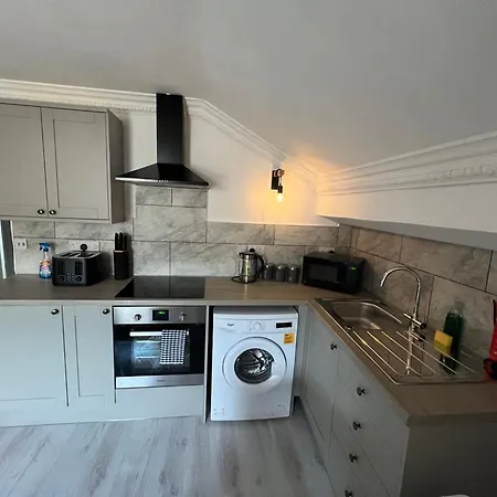 Stylish And Cozy Apartment!