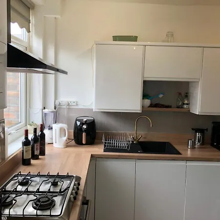 Cozy Little House 3 Minutes From Brunswick Train *