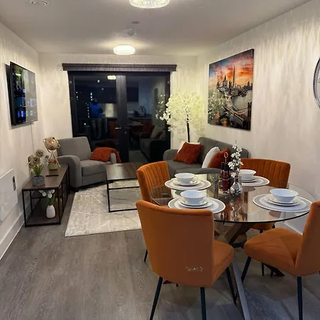 Center Penthouse Apartment *