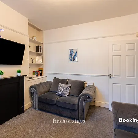 Holiday home Last-minute Grabs L Premium Offers L 4bdr House By Finesse Short Lets & Serviced With Free Wifi Liverpool