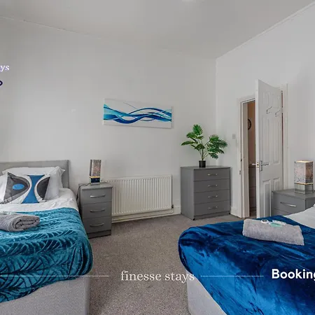 Last-minute Grabs L Premium Offers L 4bdr House By Finesse Short Lets & Serviced With Free Wifi Holiday home *