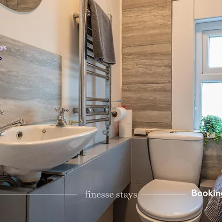 Last-minute Grabs L Premium Offers L 4bdr House By Finesse Short Lets & Serviced With Free Wifi *