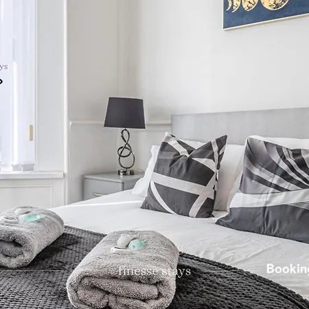 Last-minute Grabs L Premium Offers L 4bdr House By Finesse Short Lets & Serviced With Free Wifi Holiday home *