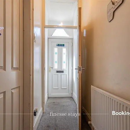 Last-minute Grabs L Premium Offers L 4bdr House By Finesse Short Lets & Serviced With Free Wifi Holiday home