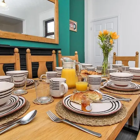 Family Getaway Near Centre, Pets Encouraged *