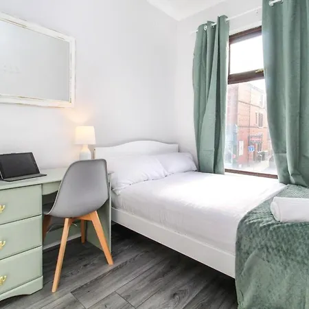 Family Getaway Near Centre, Pets Encouraged Liverpool