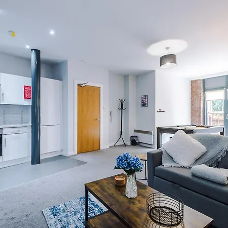 Pool Table, Stunning 2 Bed Flat, Liverpool
