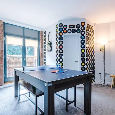 Pool Table, Stunning 2 Bed Flat, Liverpool