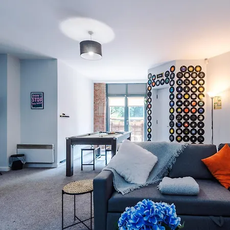 Apartment Pool Table, Stunning 2 Bed Flat, *