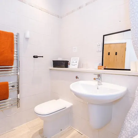 Pool Table, Stunning 2 Bed Flat, Apartment Liverpool