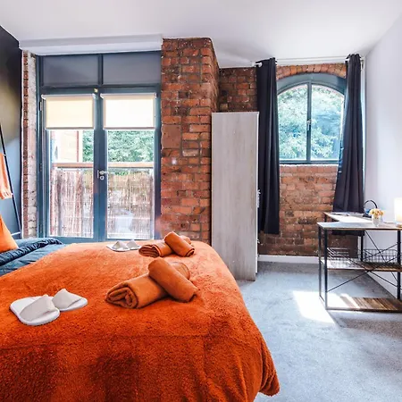 Pool Table, Stunning 2 Bed Flat,