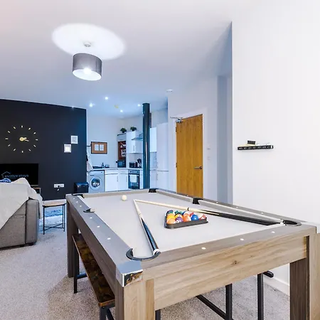 Apartment Pool Table, Stunning 2 Bed Flat,