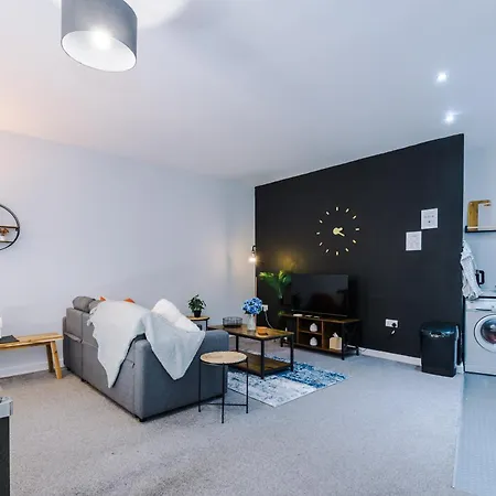 Pool Table, Stunning 2 Bed Flat, Apartment