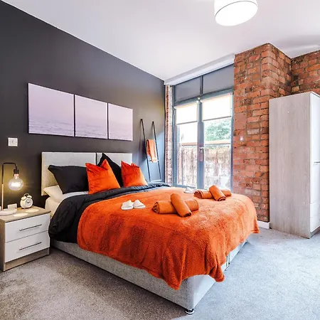 Pool Table, Stunning 2 Bed Flat, *