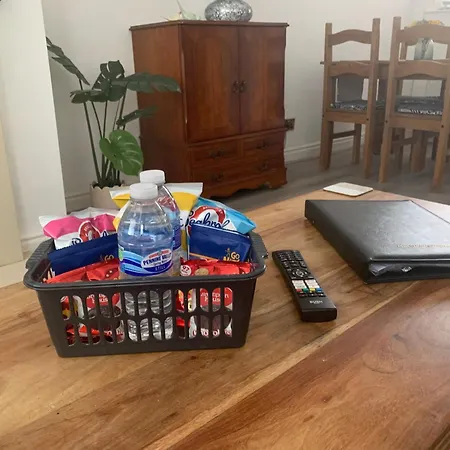 Holiday home Cosy 2 Bedroom Sleeps 5 St Helens, Contractors Welcome Liverpool
