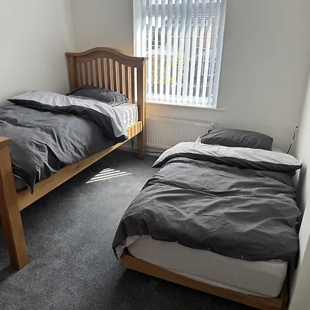 Knotty Ash - 3 Beds - Sleeps 6 - On-site Parking * Liverpool