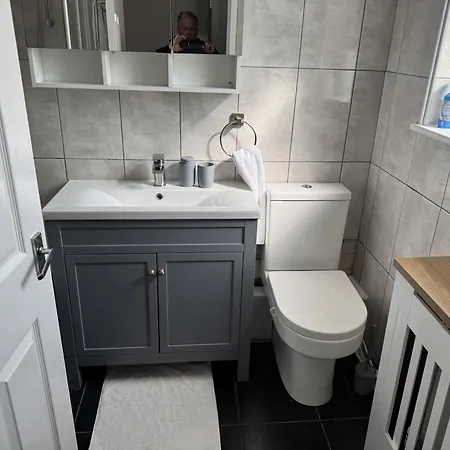 Knotty Ash - 3 Beds - Sleeps 6 - On-site Parking *