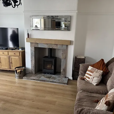 Knotty Ash - 3 Beds - Sleeps 6 - On-site Parking * Liverpool