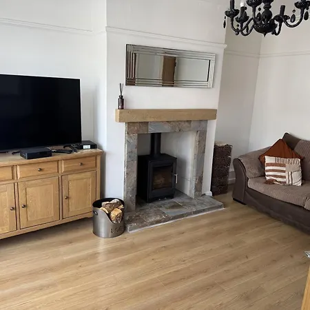 Holiday home Knotty Ash - 3 Beds - Sleeps 6 - On-site Parking *
