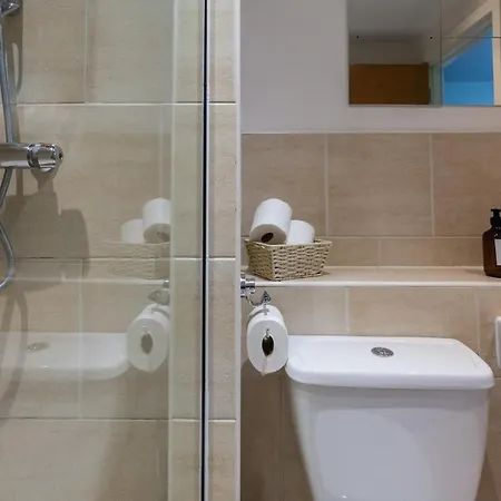 Centre Stay, 2 Bed 2 Bath, Sleeps Up To 7, Netflix Apartment