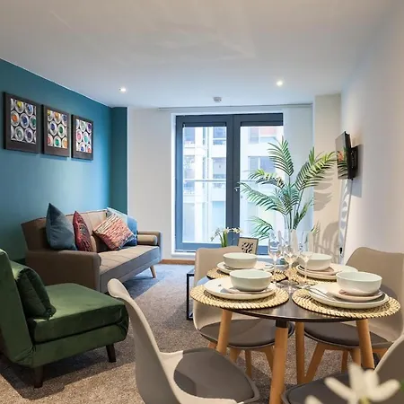 Centre Stay, 2 Bed 2 Bath, Sleeps Up To 7, Netflix * Liverpool