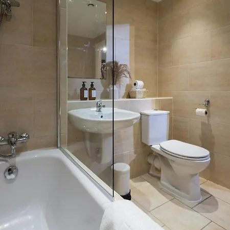 Stay, 2 Bed 2 Bath, Sleeps Up To 7, Netflix * Liverpool