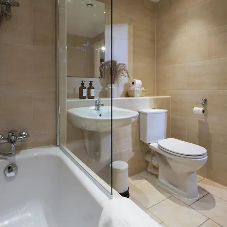 Centre Stay, 2 Bed 2 Bath, Sleeps Up To 7, Netflix Liverpool