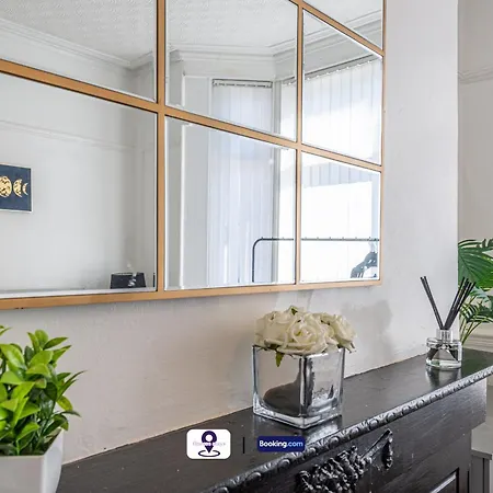 Holiday home Last-minute Grabs L Premium Offers L 4bdr House By Finesse Short Lets & Serviced With Free Wifi *