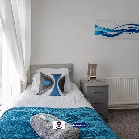 Last-minute Grabs L Premium Offers L 4bdr House By Finesse Short Lets & Serviced With Free Wifi Holiday home