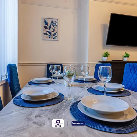 Holiday home Last-minute Grabs L Premium Offers L 4bdr House By Finesse Short Lets & Serviced With Free Wifi *
