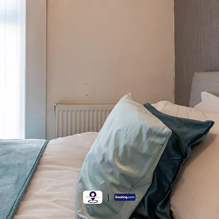 Last-minute Grabs L Premium Offers L 4bdr House By Finesse Short Lets & Serviced With Free Wifi Holiday home Liverpool