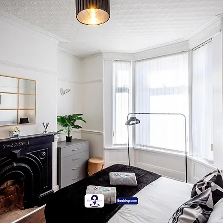 Last-minute Grabs L Premium Offers L 4bdr House By Finesse Short Lets & Serviced With Free Wifi Holiday home *